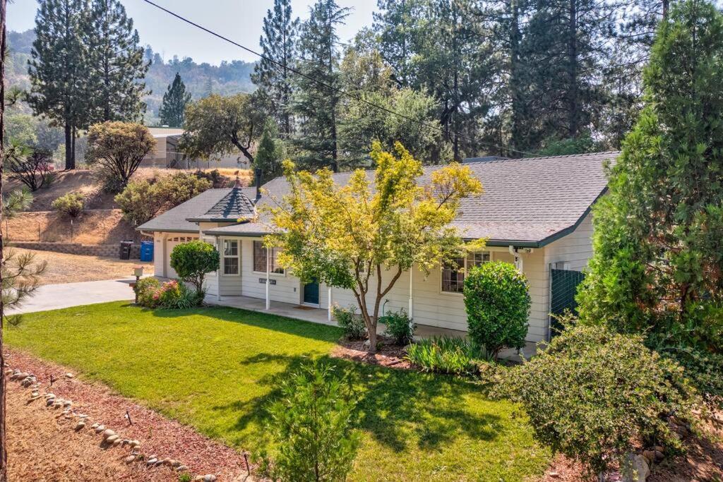 Acorn House - Charming House In Green Heaven With Pool Table With Lovely Backyard Oakhurst Zewnętrze zdjęcie