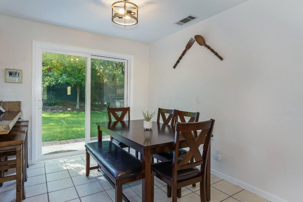Acorn House - Charming House In Green Heaven With Pool Table With Lovely Backyard Oakhurst Zewnętrze zdjęcie