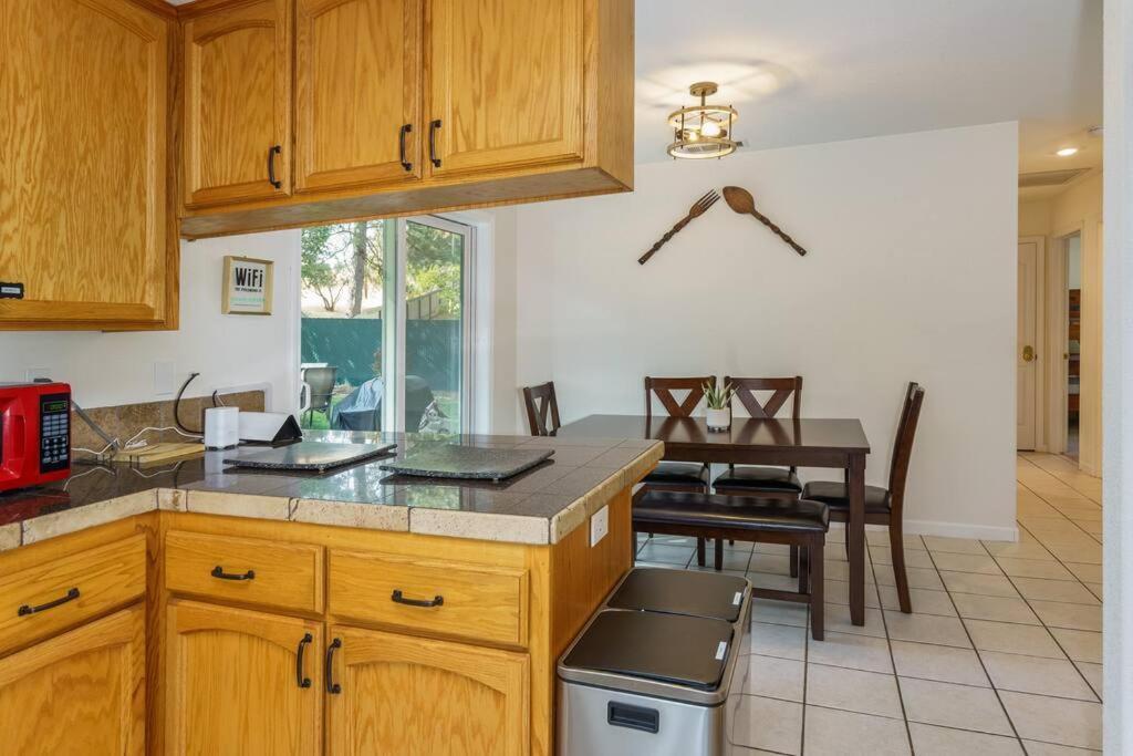 Acorn House - Charming House In Green Heaven With Pool Table With Lovely Backyard Oakhurst Zewnętrze zdjęcie