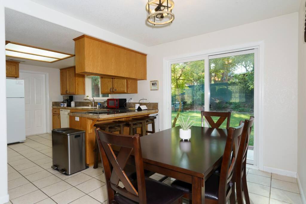 Acorn House - Charming House In Green Heaven With Pool Table With Lovely Backyard Oakhurst Zewnętrze zdjęcie
